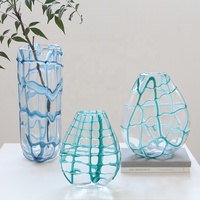 Vase en verre de Murano au design moderne fabriqué à la main lignes turquoises texturées pour la décoration de salle d'art centre de table ou cadeau