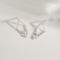 Boucles d'oreilles pendantes FUAMAY élégantes en argent 925 plaqué or 18 carats/rhodium, motif losange géométrique avec zircon cubique, double chaîne, pour le quotidien et les soirées