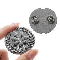 Épingles personnalisées en métal plaqué argent, alliage de zinc, design 3D en relief, motif feuille de couronne, fabricant d'épingles de revers personnalisées pour la décoration et les souvenirs