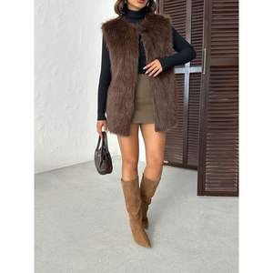 Gilet matelassé d'hiver Topshow en fausse fourrure tricotée avec col à capuche, grande taille, logo personnalisé, longueur courte, vente en gros - Product Image 3