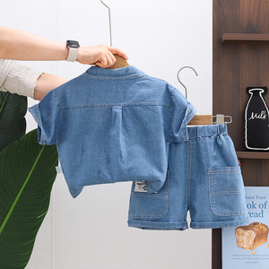 Ensemble de vêtements pour enfant tendance en jean bleu, trois pièces, style coréen, chemise à manches courtes avec logo de dessin animé, costume en denim cool pour garçons - Product Image 6