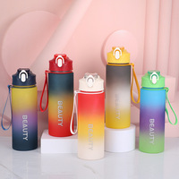 Bouteille d'eau en plastique dépoli dégradé portable de 620ml stockée en gros Tasse de sport Gobelets en plastique anti-fuite avec couvercles et pailles