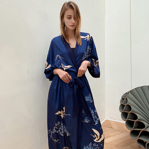 Nuevos Conjuntos de Batas Suaves de Lujo Románticas y Transpirables con Estampado Floral y Cintura Elástica de Satén Azul para Mujer - Product Image 1