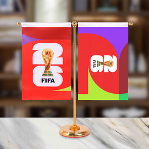 Drapeau de table personnalisé <span class=keywords><strong>Coupe</strong></span> <span class=keywords><strong>du</strong></span> <span class=keywords><strong>monde</strong></span> de football 2026, drapeau de table de luxe américain, mât et base en métal doré, drapeau de bureau pour le bureau et les événements - Product Image 2