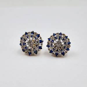 Pendientes Elegantes de Oro de 14k con Baño de Rodio, con Piedras Azules en Forma de Rosa, Corte Brillante Natural, Certificados por IGI, para Mujer - Product Image 2