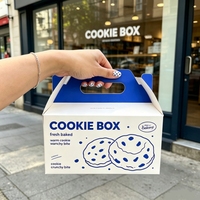 Boîte à emporter en carton pliable personnalisée avec logo, recyclable, pour en-cas, biscuits, beignets, macarons, emballage en forme de gable