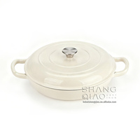 Ensemble de 7 casseroles en fonte émaillée blanche, comprenant une cocotte, une casserole à ragoût et une poêle à frire