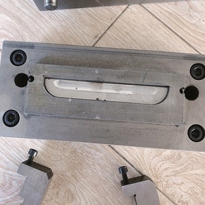 Molde para Rejillas con Perforación Previa para Barra de Torsión, Procesamiento de Aluminio, Motor Totalmente Automático - Product Image 5