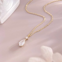 Collar con colgante de lujo delicado con incrustaciones de diamantes pequeños cultivados en laboratorio, corte en forma de pera, cadena de eslabones Au375
