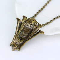 Collier pendentif Twilight Volturi New Moon Vampire Family Villain Crest Peaks Tower pour femmes