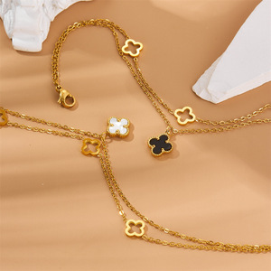 Bracelet de cheville en acier titane plaqué or 18 carats, étanche, anti-ternissement, avec trèfle porte-bonheur superposé et double chaîne pour femme - Product Image 3