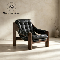 Fauteuil inclinable rétro nordique en chêne avec assise en cuir noir pour salon, chambre moderne, ou club