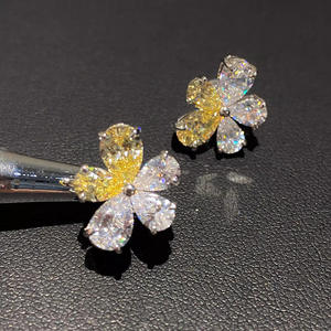 Orecchini E3065 in Oro Bianco con Diamanti Taglio a Pera, Colore Fantasia D Naturale, Gioielli di Lusso da Sposa per Donne - Product Image 4