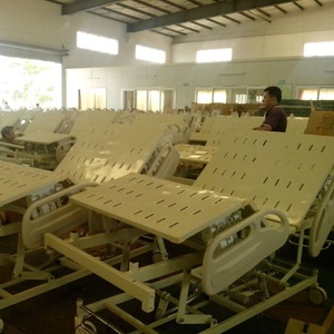 Shilehuan Manual Hospital <b>Bed</b> Stainless Steel Triple Crank Adult Nursing <b>Bed</b> Multi Functional With <b>Side</b> <b>Rails</b> And IV Pole - Product Image 4