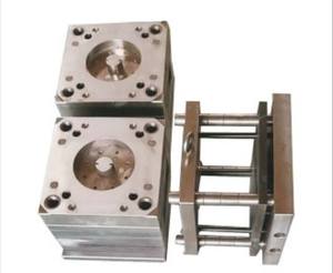 Machine de moulage/moulage par injection verticale pour raccord de tuyau de rotor de moteur Machine de fabrication de lancettes de sang à capteur automatique - Product Image 5