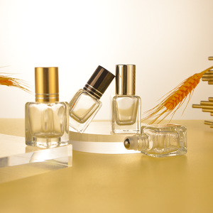 Rotolo di vetro vuoto <span class=keywords><strong>profumo</strong></span> di <span class=keywords><strong>Rose</strong></span> e bottiglia di olio essenziale per cosmetici con tappo oro Pp nero - Product Image 2