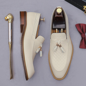 Zapatos de cuero para hombre - Zapatos de cuero genuino tejido estilo retro inglés con flecos, ideales para ropa formal de negocios. - Product Image 5