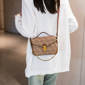 กระเป๋าถือทรงสี่เหลี่ยมสำหรับสุภาพสตรี บุด้วยเส้นใยโพลีเอสเตอร์ พร้อมตกแต่งด้วยโซ่ ราคา 226 - Product Image 4