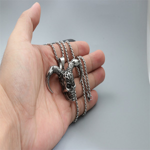 Collier avec pendentif en forme de crâne de démon, en acier inoxydable, bijoux à thème, cadeau - Product Image 2