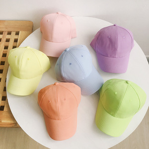 قبعة بيسبول للأطفال الصغار بألوان صلبة وتصميم جديد لعام 2021، قبعة صيفية للأطفال من القطن مع تطريز شعار مخصص بالجملة - Product Image 1