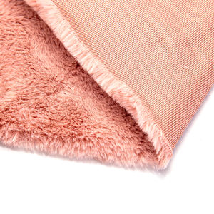 Tissu en poils de lapin en fausse fourrure longue en peluche de taille de couleur personnalisée en polyester 100% pour oreiller de couverture - Product Image 4