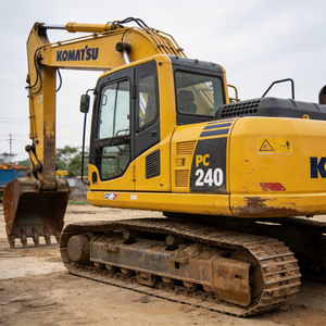 Excavatrice sur chenilles Komatsu PC240 d'occasion, état d'origine, faible nombre d'heures de fonctionnement, économique, avec une large quantité de pièces détachées en stock. - Product Image 1