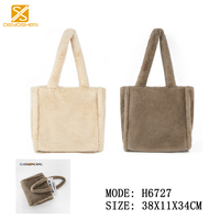 Nouveau Sac Fourre-tout Épaule en Peluche Douce et Moelleuse pour Femme avec Chaînes, Fermeture Éclair Unique, Option Logo Personnalisé, Automne Hiver, 2 Couleurs