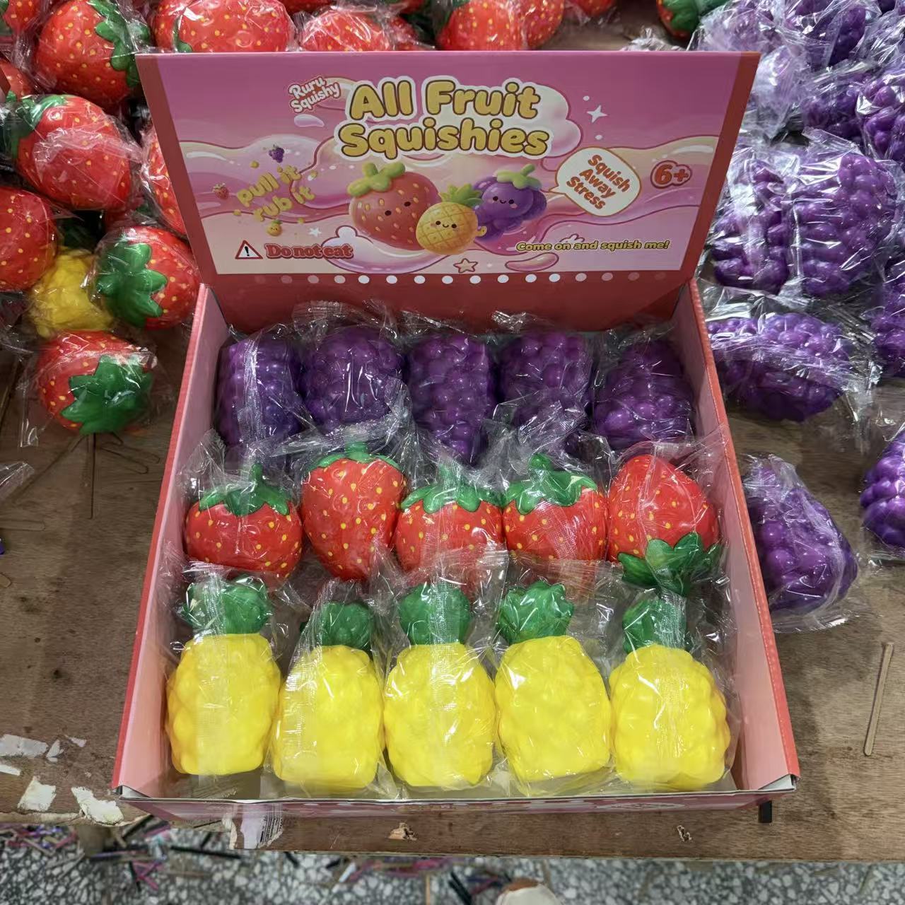 Ananas aux fruits tricolores