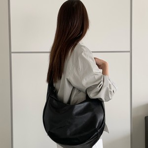 Sac à bandoulière pour femme en cuir souple de style coréen, grande capacité, noir et marron, fermeture éclair, pour le quotidien et les trajets - Product Image 1