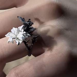 Nhẫn rối loạn lưỡng cực “Mandala đen trắng” là một chiếc nhẫn đa năng và cao cấp theo phong cách tối giản kiểu Pháp - Product Image 1