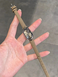 Reloj de Pulsera para Dama, Estilo Mid-Century, Color Gris Plateado, Lujo Ligero, Vintage, Moderno, Exquisito, Textura de Alta Belleza, Cuarzo - Product Image 3