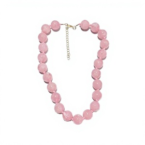 Collier ras du cou unisexe bohème tendance en perles vintage rose pâle plaqué or 16 mm, fait main, motif grande nuage, en résine - Product Image 3