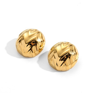 Boucles d'oreilles carrées en acier inoxydable plaqué or à la mode Les goujons irréguliers Bump Lava ne se décolorent pas - Product Image 5