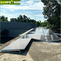 Système de montage solaire résidentiel, rails en aluminium, structure de montage au sol triangulaire pour installations de panneaux photovoltaïques sur toit plat