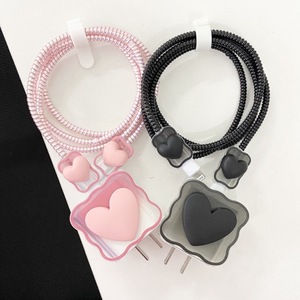 Protection de câble en silicone anti-rayures pour chargeur <span class=keywords><strong>iPhone</strong></span>, motif cœur mignon en TPU, prix usine - Product Image 1