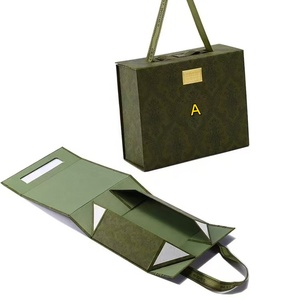 Boîte rigide en carton écologique portable avec fermeture magnétique de luxe personnalisée, poignée pliable, <span class=keywords><strong>pour</strong></span> vêtements, chaussures, emballage cadeau - Product Image 1