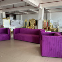 Ensemble de canapés en velours violet éblouissant avec design de coutures verticales pour réceptions d'événements, projets hôteliers, OEM
