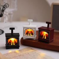 Mini Poêle Murale Lumineuse à LED Maison de Poupées Décoration Créative de la Maison Lampe à Bougie Électronique Petit Ornement Cadeau Décoration de Vacances