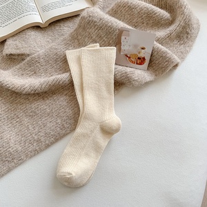 Jingwen OEM Calcetines <span class=keywords><strong>De</strong></span> Invierno Botte unie beige chaude pour femmes Chaussettes d'hiver absorbant la sueur - Product Image 5