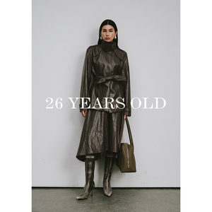 26YEARSOLD Giacca <span class=keywords><strong>in</strong></span> <span class=keywords><strong>Pelle</strong></span> Ecologica Slim da <span class=keywords><strong>Donna</strong></span>, Design Originale, Autunnale, Sopra il Ginocchio, con Gonna Aderente Tinta Unita, Completo 3629 & 3661 - Product Image 5