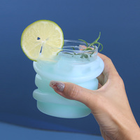 Verre à spirale créatif en verre transparent avec design ondulé pour cocktails, thés aux fruits, boissons froides, café – Prêt à offrir