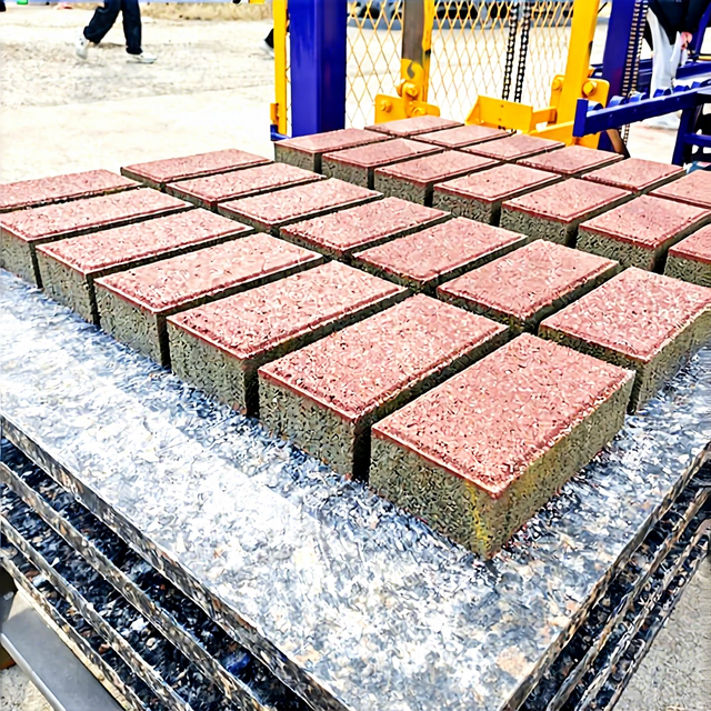 QT4 Fully Automatic PLC Controlled Brick Making Machine Hydraulic Pressure Hollow Block Maker