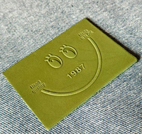 Étiquettes de vêtements en cuir gaufré personnalisées de haute qualité avec logo, écologiques, pour jeans coupés droit et sacs, fabriquées en Chine