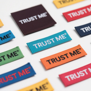 <span class=keywords><strong>Etichette</strong></span> Personalizzate di Lusso Morbide e Lucide <span class=keywords><strong>per</strong></span> <span class=keywords><strong>Abbigliamento</strong></span>, <span class=keywords><strong>Etichette</strong></span> Tessute con Piegatura Centrale o Finale <span class=keywords><strong>per</strong></span> Accessori di <span class=keywords><strong>Abbigliamento</strong></span> - Product Image 3