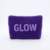Sac à cosmétiques tendance en peluche d'hiver avec fermeture éclair lavable, sac à cosmétiques en gros avec fermeture éclair, sac à maquillage avec logo brodé, cadeau pour les clients