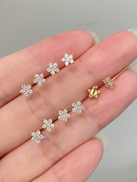 Perhiasan LUMINA Koleksi Terbaru Anting Wanita Emas Au750 Mini yang Indah, Anting Stud Desain Bunga Minimalis Emas Murni 18K