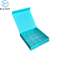 Boîte cadeau carrée personnalisée pour chocolats avec plateau en plastique, tailles entièrement personnalisables, finitions logo pour la vente au détail, la Saint-Valentin, les mariages et les cadeaux.