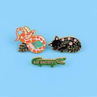 Broches en métal en gros, motifs dessin animé mignons (Crocodile, Chat Noir, Serpent), badges créatifs personnalisés avec impression UV pour vêtements