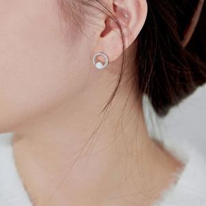 Pendientes de Aro Elegantes de Plata S925 Hipoalergénicos Dylam con Diamantes y Circonita 5A, Ópalo Sintético para Mujer - Product Image 5