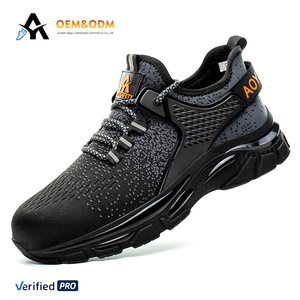 Chaussures de sport décontractées mi-montantes <span class=keywords><strong>en</strong></span> <span class=keywords><strong>toile</strong></span> Fly Knit OEM 2026 avec embout de sécurité <span class=keywords><strong>en</strong></span> acier pour hommes et femmes, idéales pour l'hiver et l'utilisation <span class=keywords><strong>en</strong></span> usine, avec doublure <span class=keywords><strong>en</strong></span> fourrure. - Product Image 1